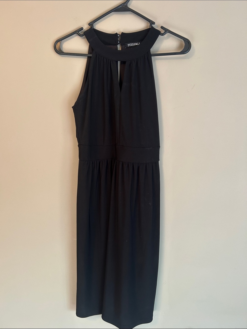 Roz & Ali Black Sleeveless Midi Dress with Keyhole Front
